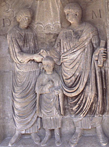 039.  Detail d'une sculpture sur le devant d'un grand tombeau familial (3eme s. p.C.).jpg